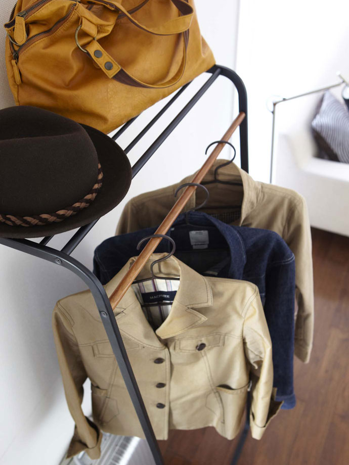 シェルフ付きのコートハンガー | お洋服の出し入れがラクチン!